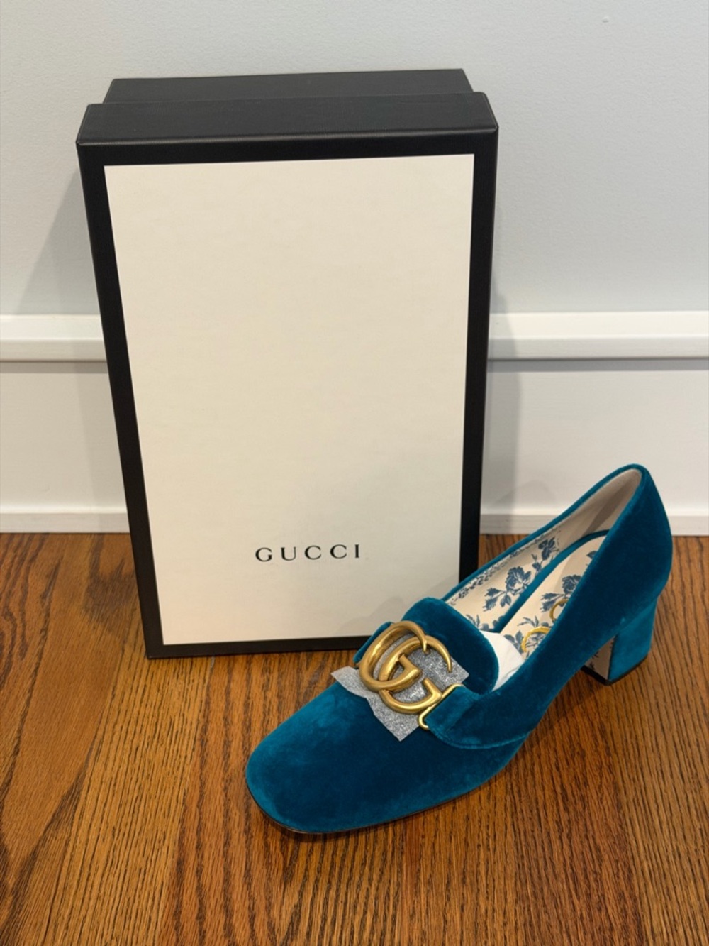 Gucci Double G gold buckle velvet heels NEW size 41